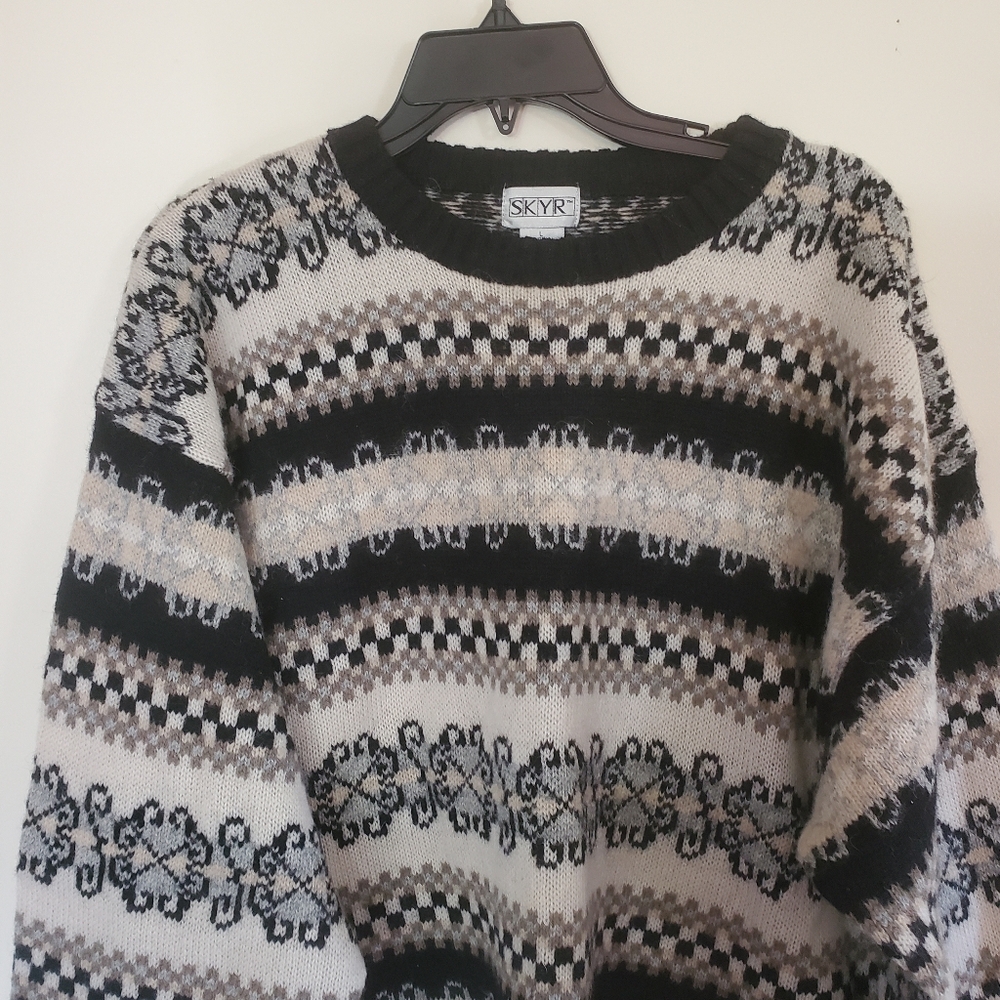SKYR Classic Crewneck Sweater in Black and Cream - Picture 6 of 7